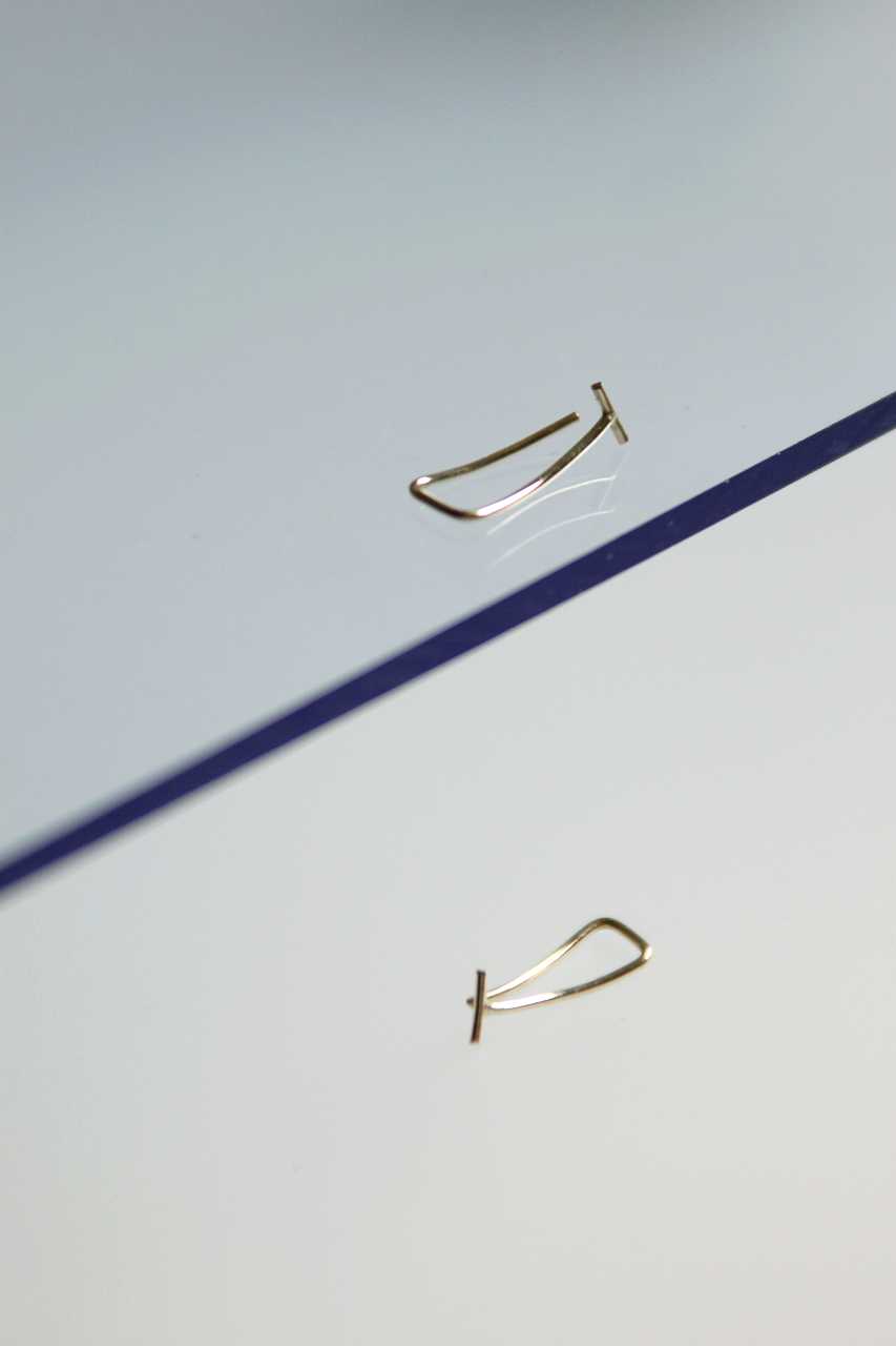 Stripie Ear Hugger | Compact Golden Ear Catcher