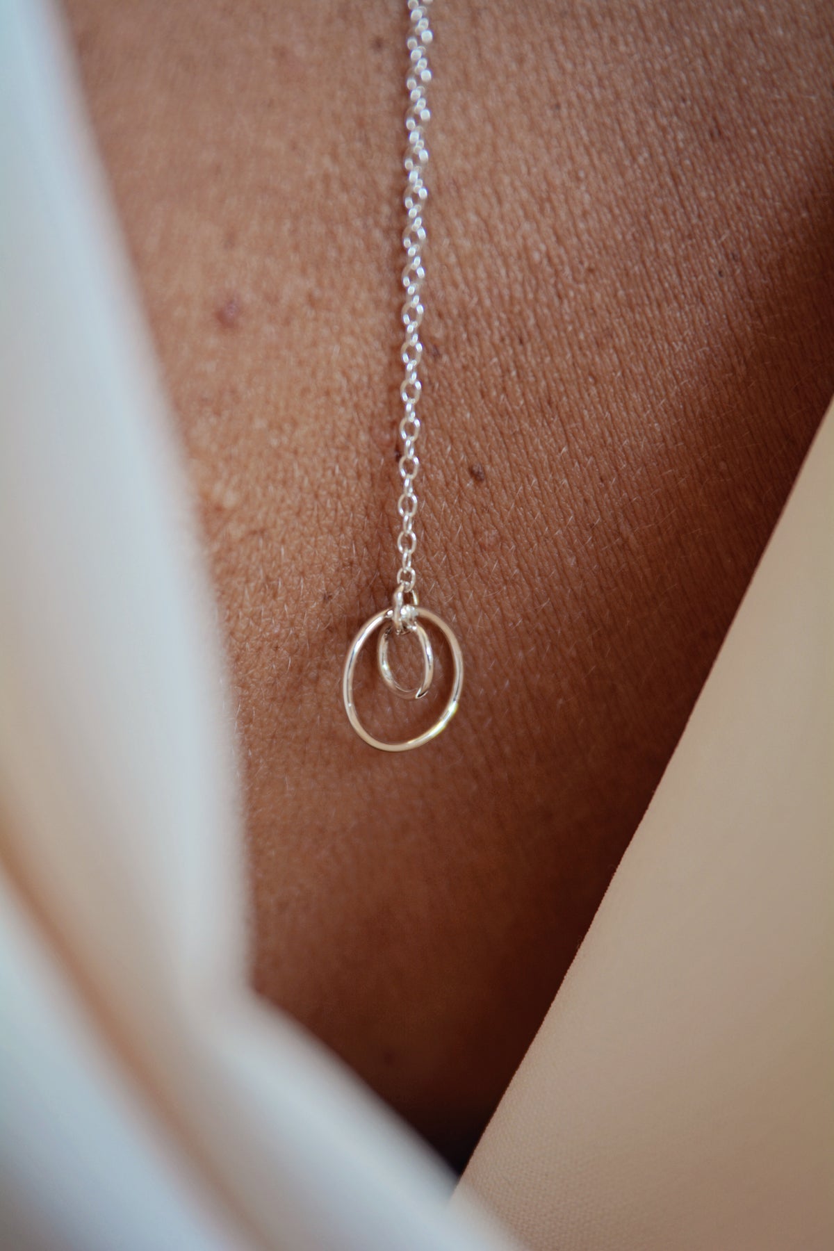 (Rug) Ketting Venus | Zilveren, handgemaakte planeet